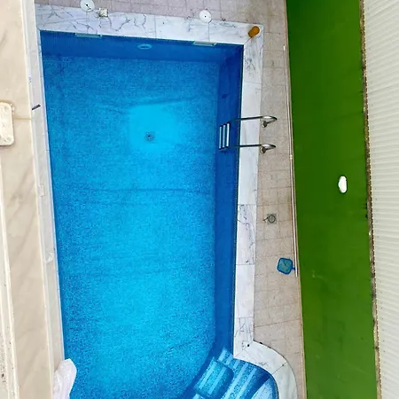Confortable Double Room& Pool Caxias